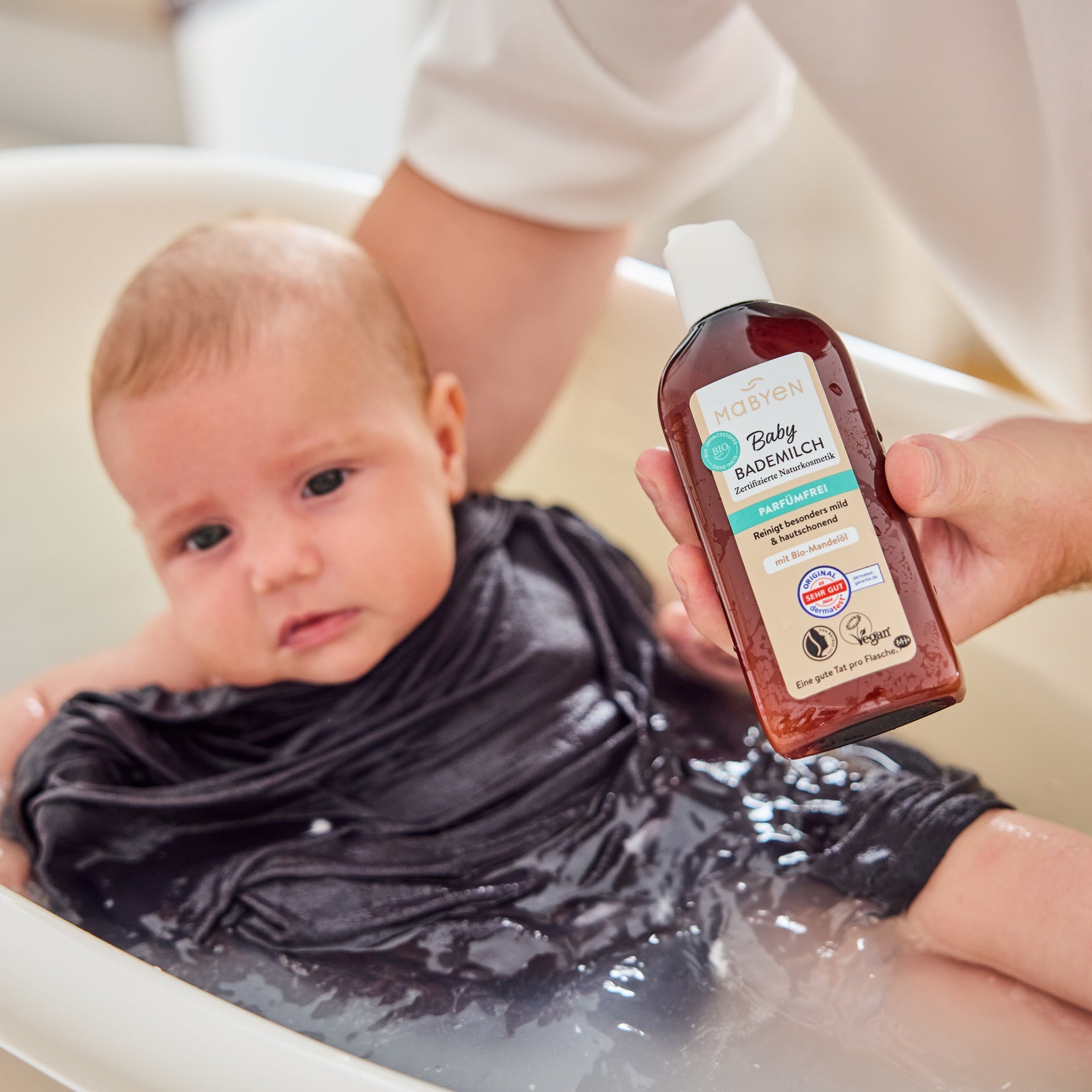 Baby_Bademilch in Badewanne