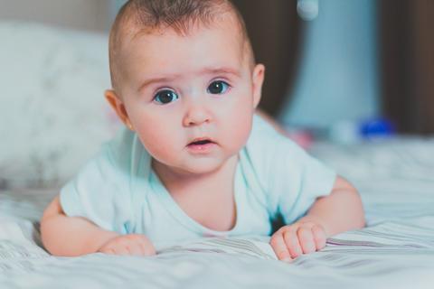 Baby wickeln: Wertvolle Tipps zum richtigen Wickeln