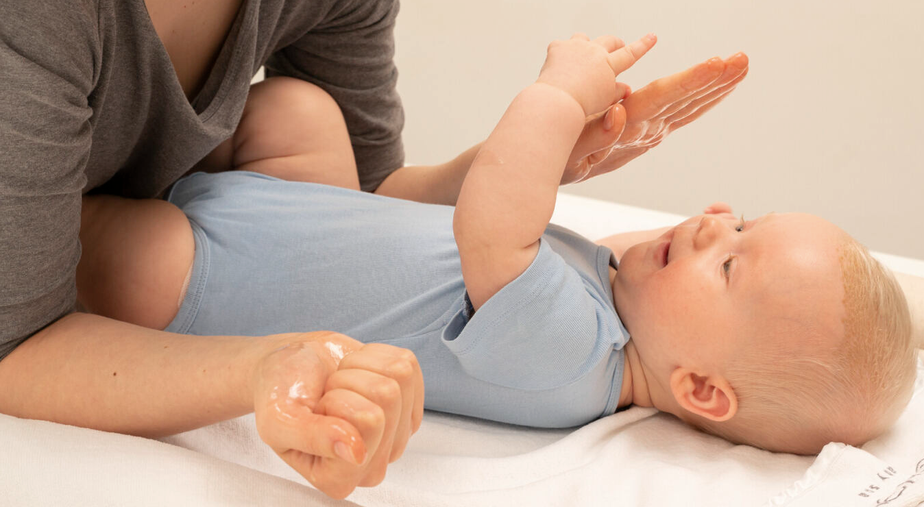Neurodermitis beim Baby: So linderst du den Juckreiz