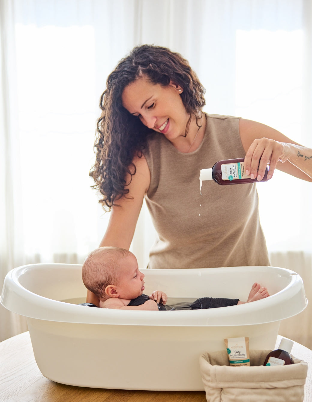 Babys baden: Das brauchst du für Babys entspanntes Bad
