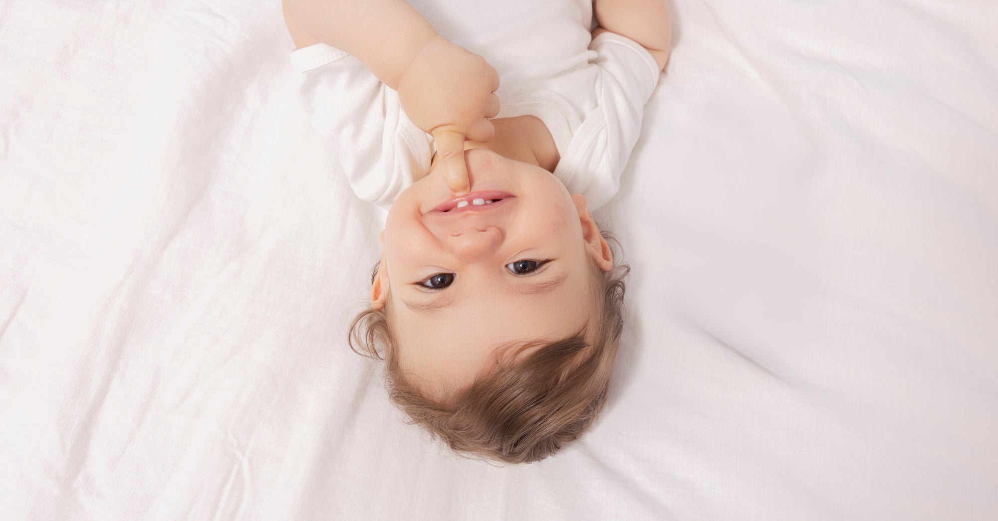 Baby Zähneputzen: So pflegt ihr die ersten Zähnchen