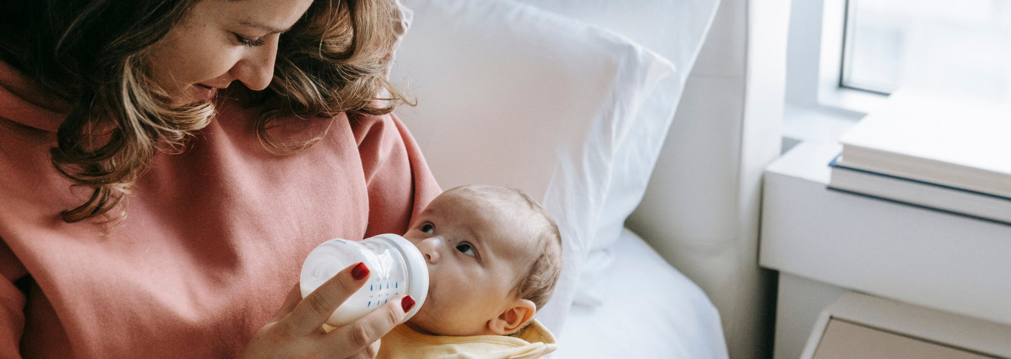 Baby Bonding: Liebevoll Fläschchen geben