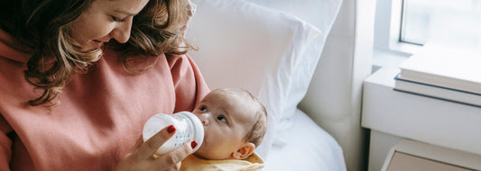 Baby Bonding: Liebevoll Fläschchen geben