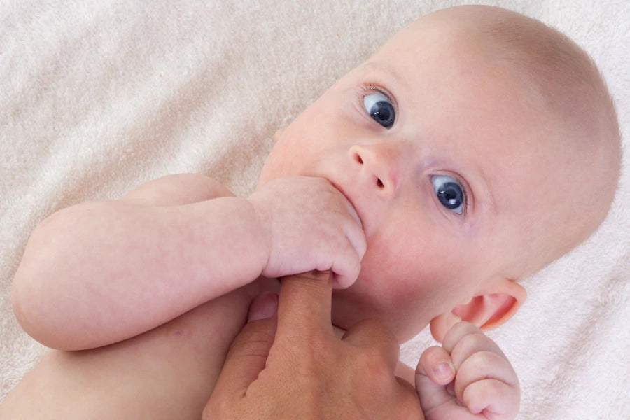 Zahnen beim Baby: Die ersten Zähne